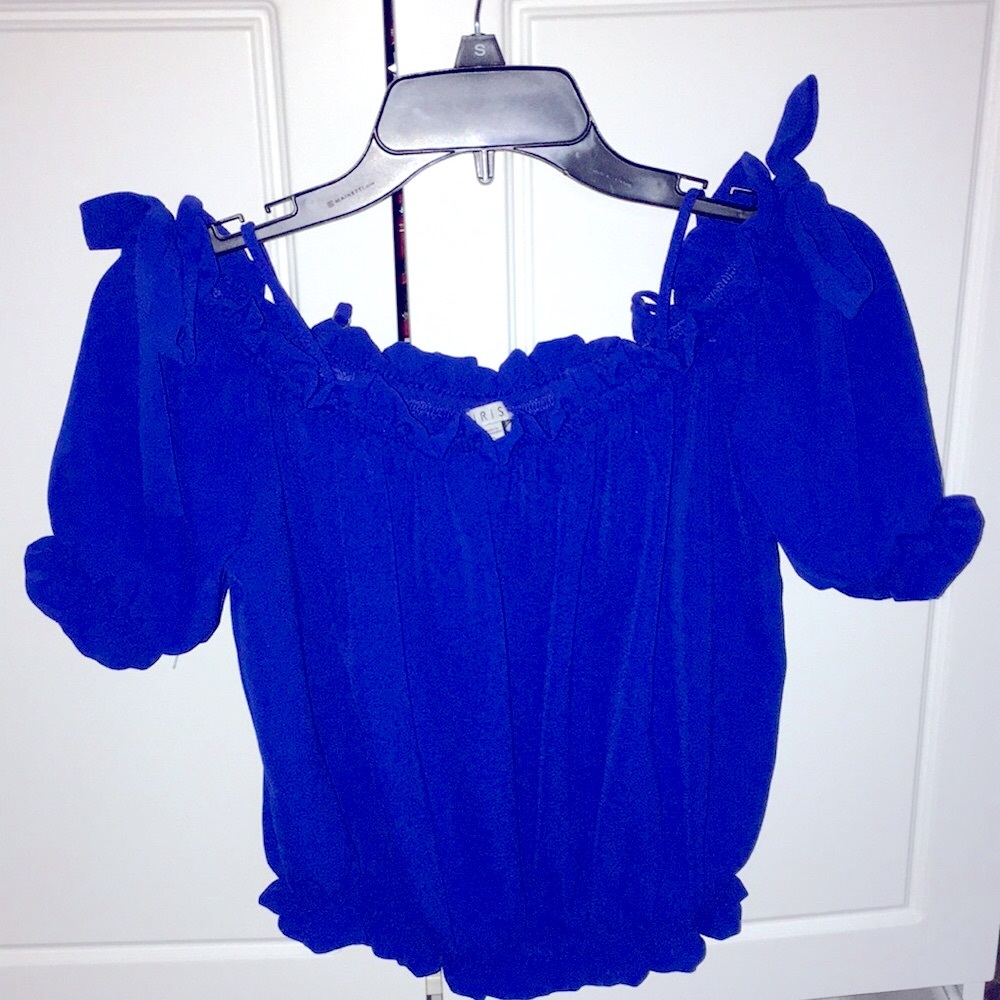 💙 NWOT Royal blue off the shoulder top w bow detail on sleeves- Sz S